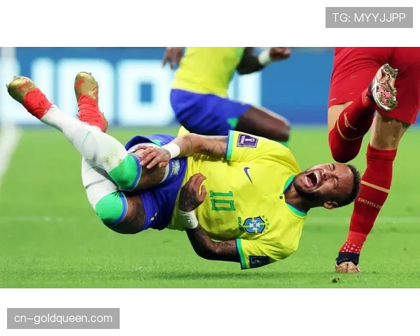 拉菲尼亚右腿股二头肌受伤，将缺席五周所有比赛与训练